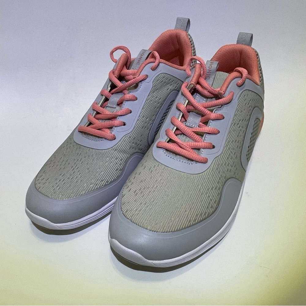 Vionic Women's Jojo ombre  Grey Peach Lace Up Sneakers
Size 9.5 US